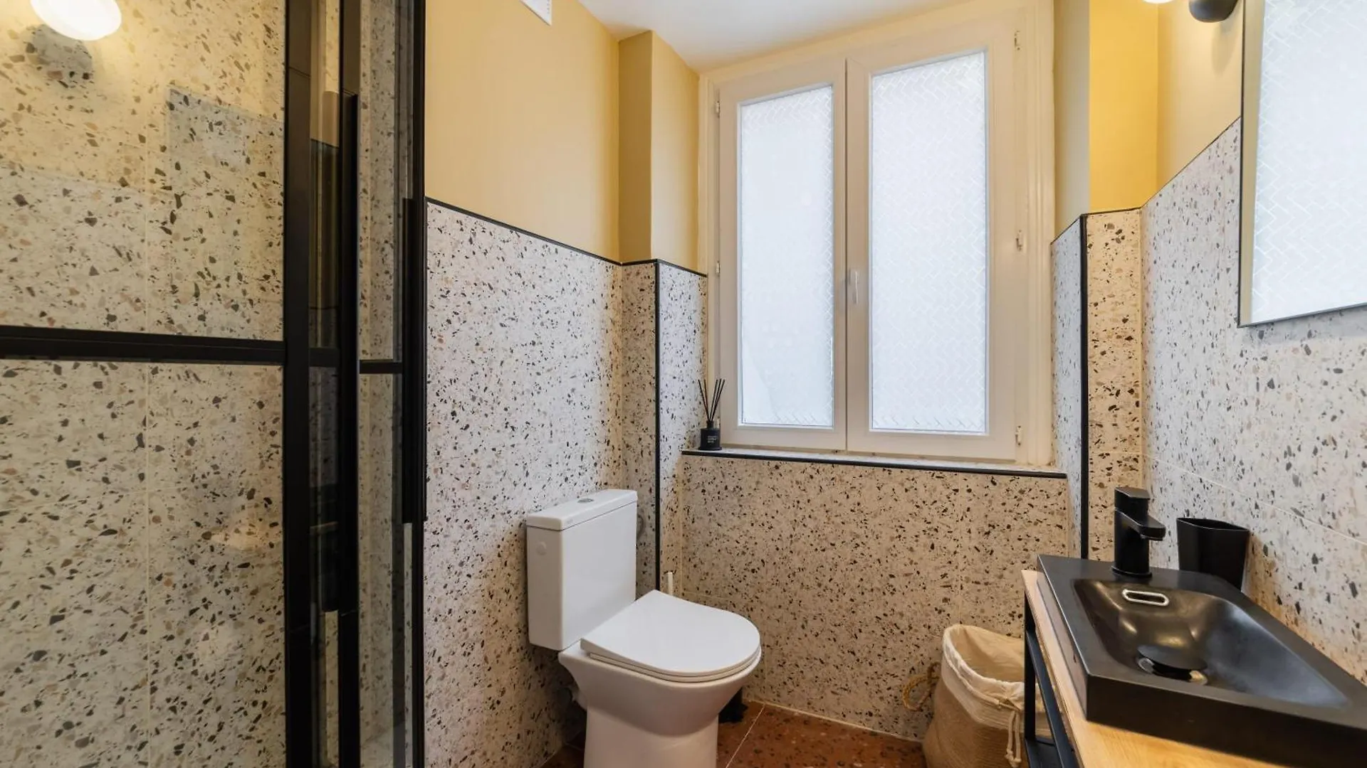 Grand Studio Refait A Neuf Paris 16 - 4P - Flat-Guest 0*,  France