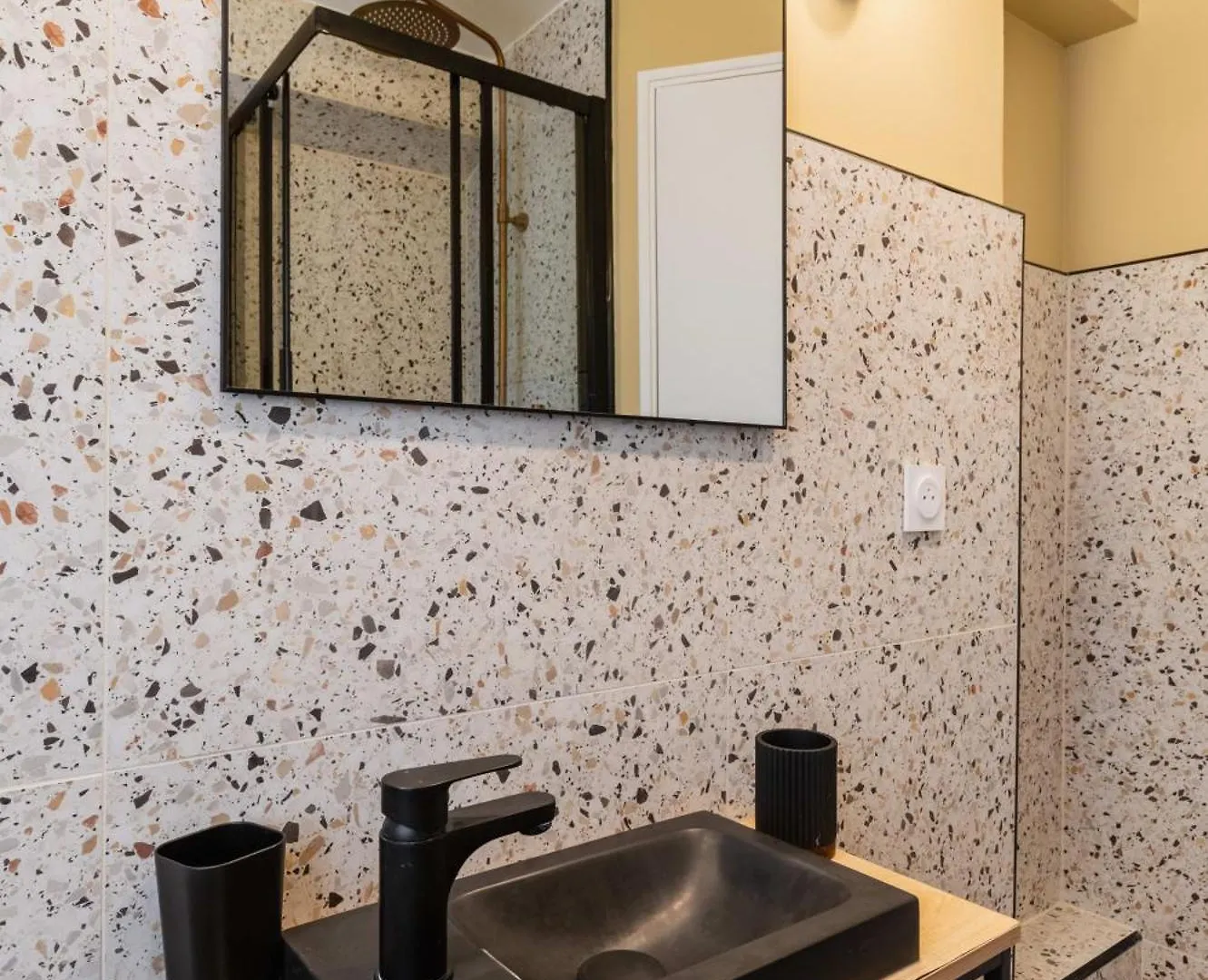 Apartment Grand Studio Refait A Neuf Paris 16 - 4P - Flat-Guest